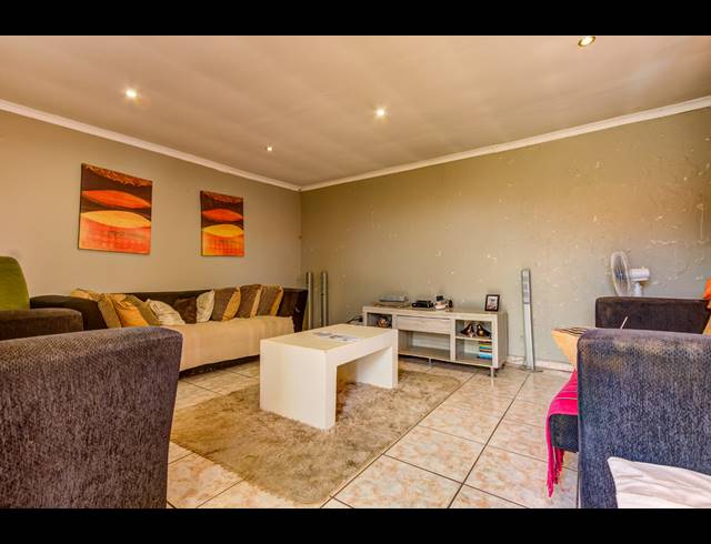 3 BEDROOM SECTIONAL TITLE FOR SALE IN TEMBISA CENTRAL